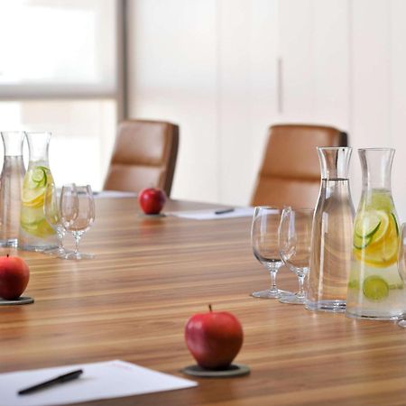 Moevenpick Hotel & Apartments Ghala Maskat Exterior foto Meeting room