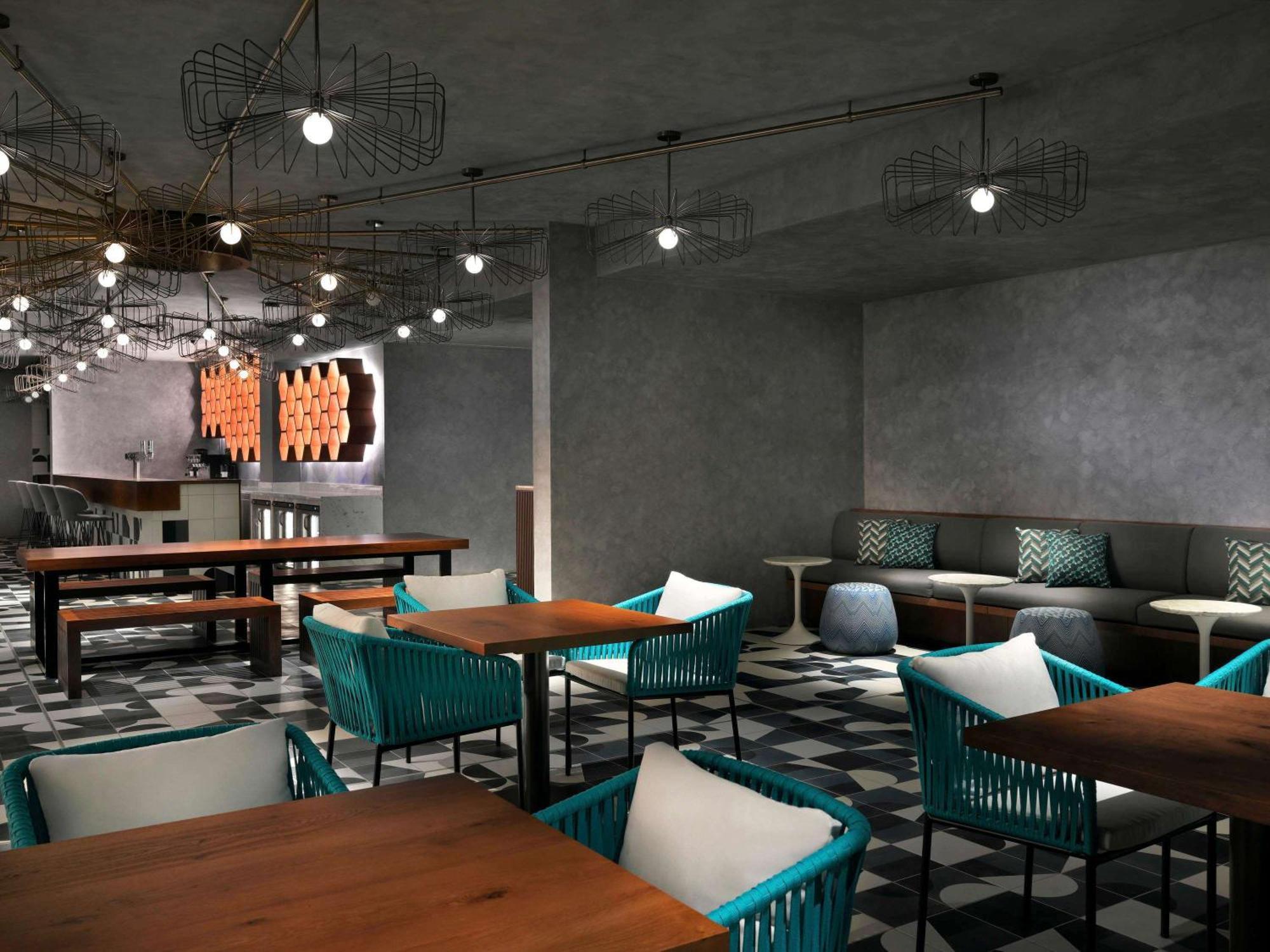 Moevenpick Hotel & Apartments Ghala Maskat Exterior foto The interior of the restaurant