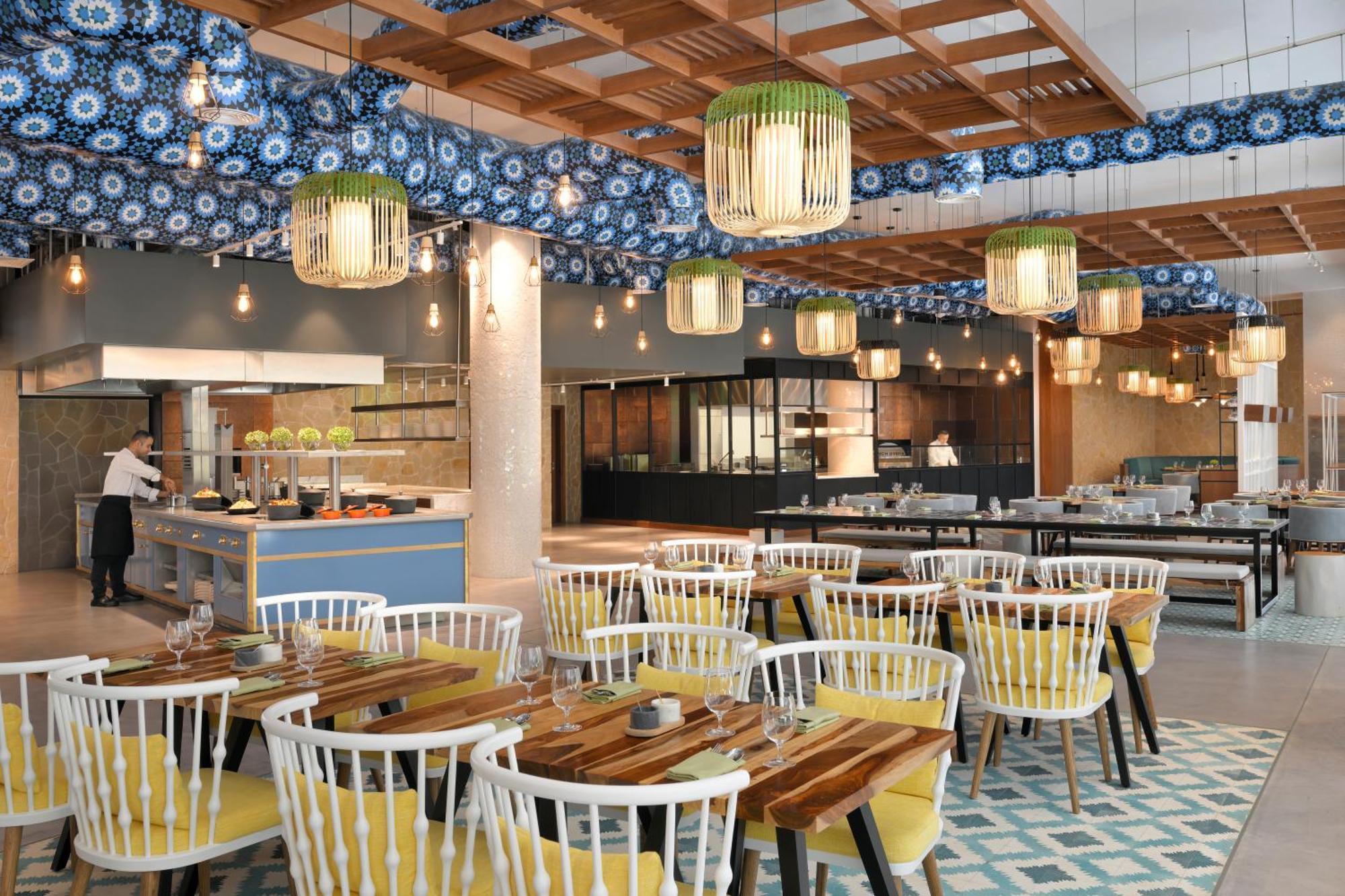 Moevenpick Hotel & Apartments Ghala Maskat Exterior foto The restaurant